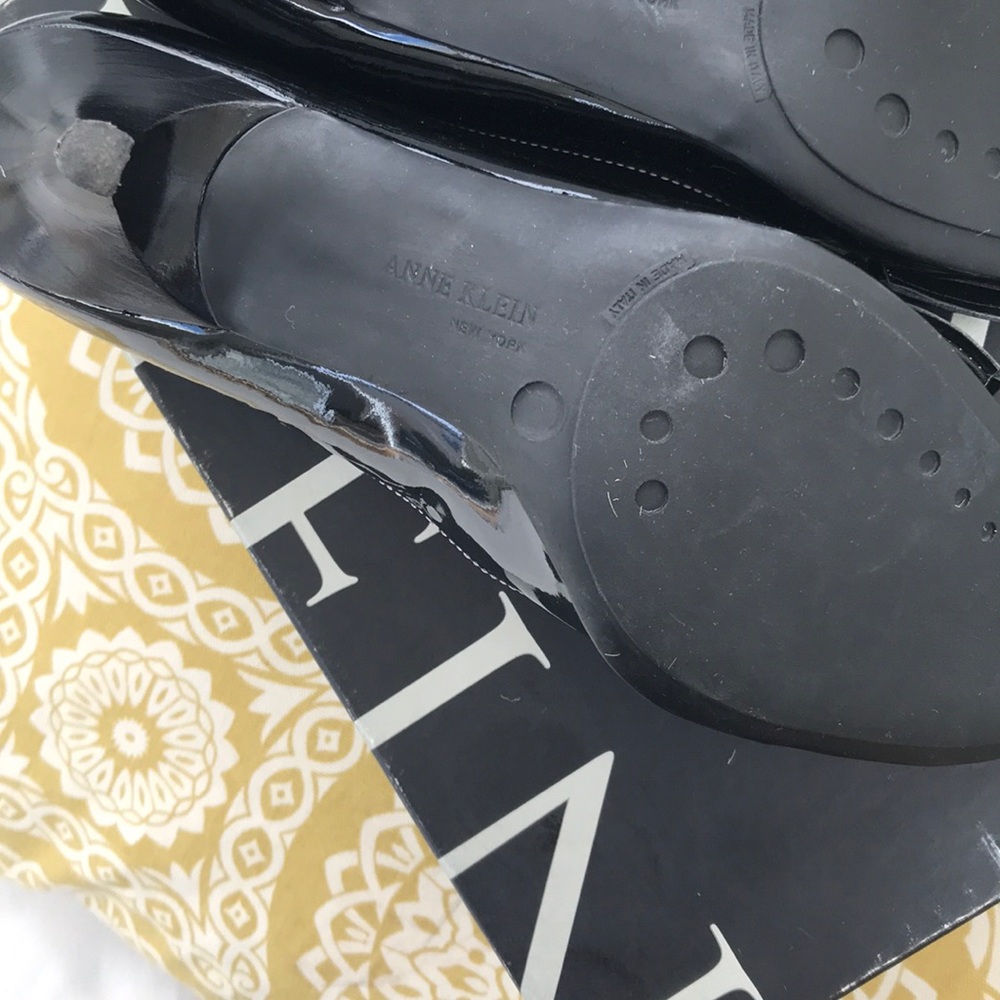 Womens Anne Klein Patent Black Heels 9N EUC - Picture 5 of 5